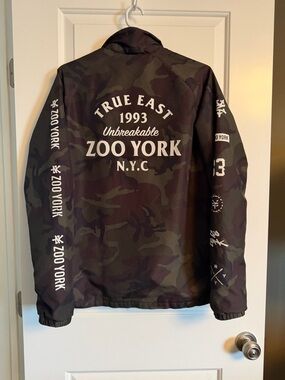 Men’s small camo windbreaker. Zoo York
